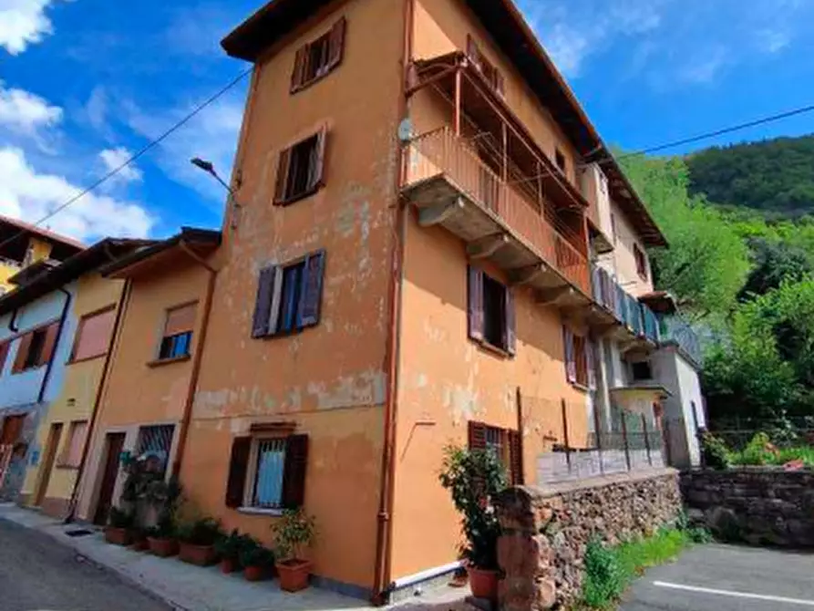 Immagine 2 di Appartamento in vendita  in Via Taburri a Valganna