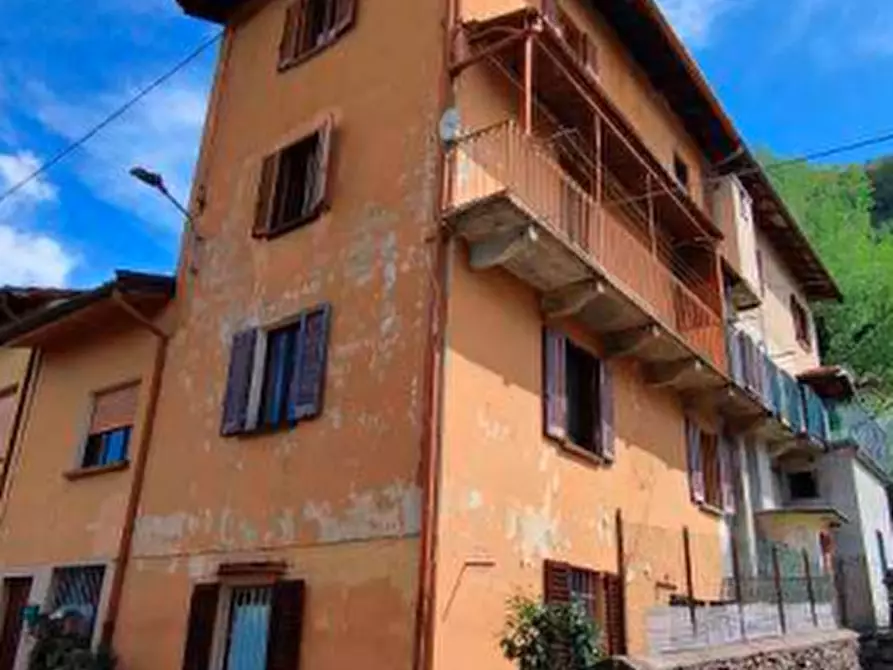 Immagine 1 di Appartamento in vendita  in Via Taburri a Valganna