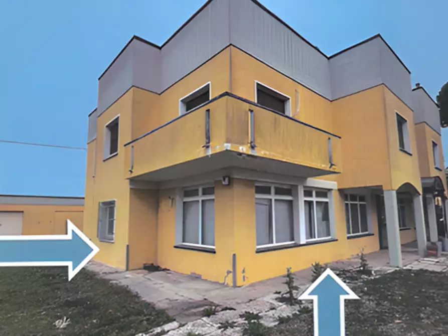 Immagine 2 di Negozio in vendita  in Via del lavoro a Copparo