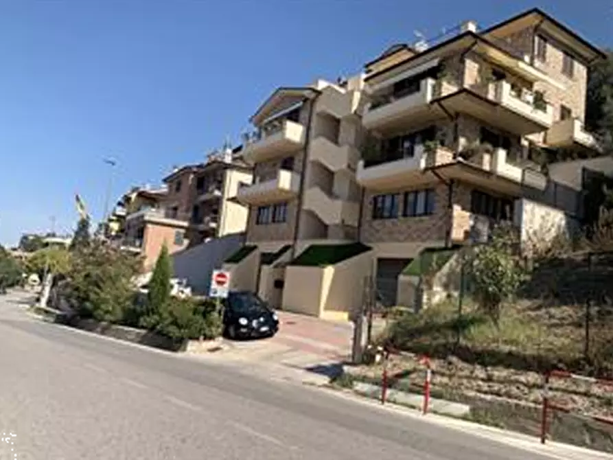 Immagine 2 di Garage in vendita  in Viale XXV Aprile a Fermo