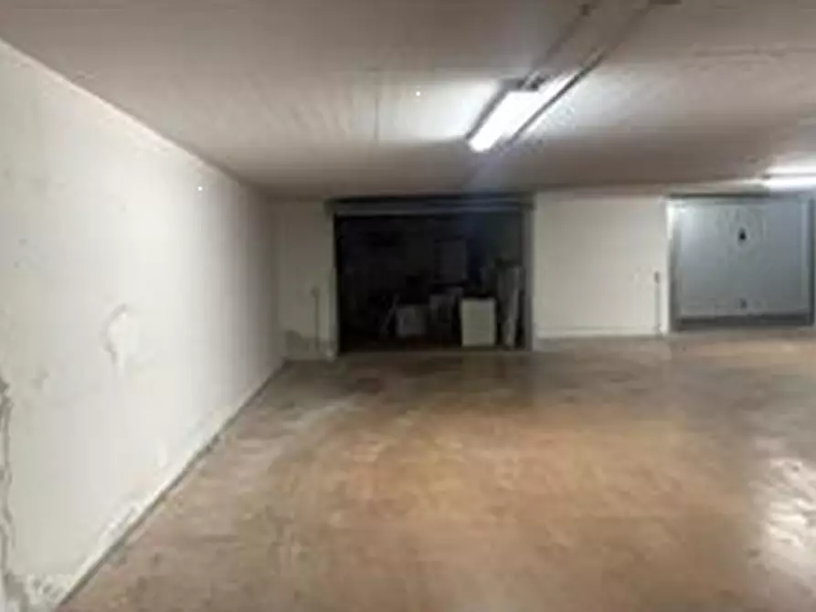 Immagine 17 di Garage in vendita  in Viale XXV Aprile a Fermo