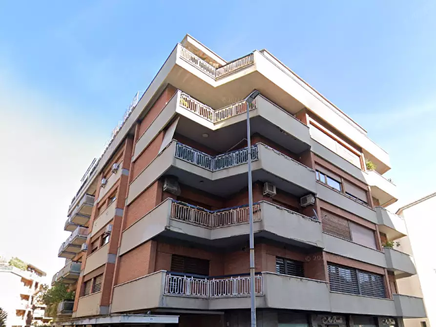 Immagine 3 di Appartamento in vendita  in Via Eusebio Chini a Roma