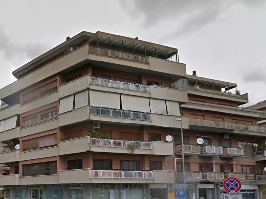 Immagine 6 di Appartamento in vendita  in Via Eusebio Chini a Roma