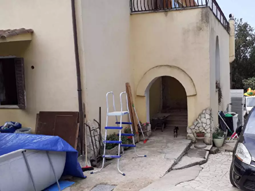 Immagine 2 di Villa in vendita  in Via delle Ghiandaie a Aprilia