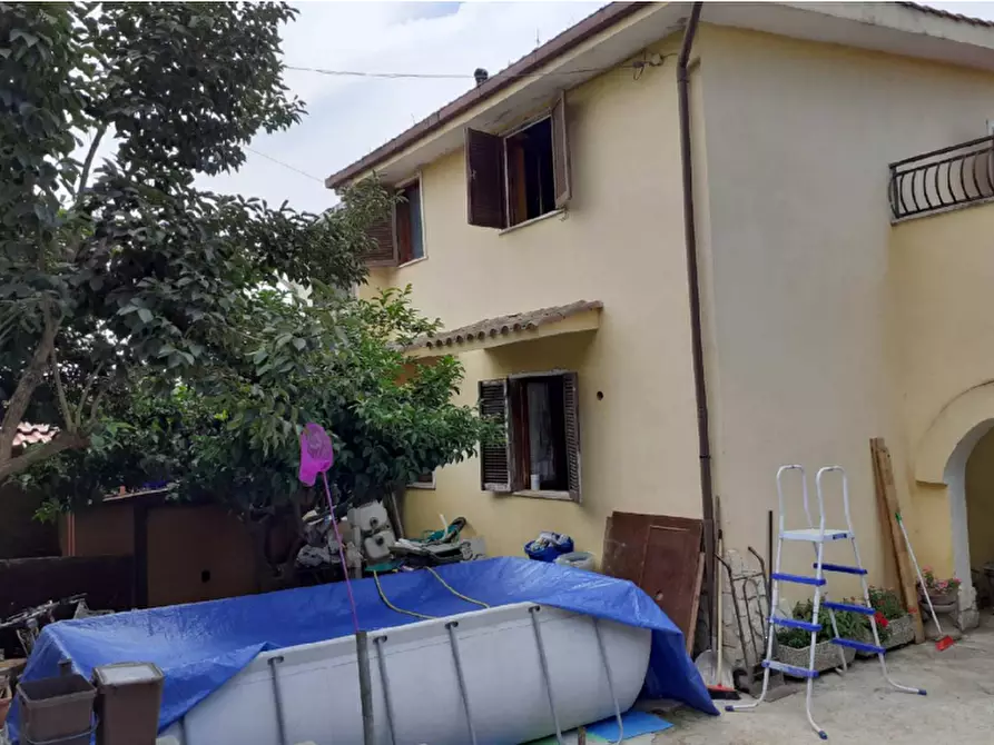 Immagine 3 di Villa in vendita  in Via delle Ghiandaie a Aprilia