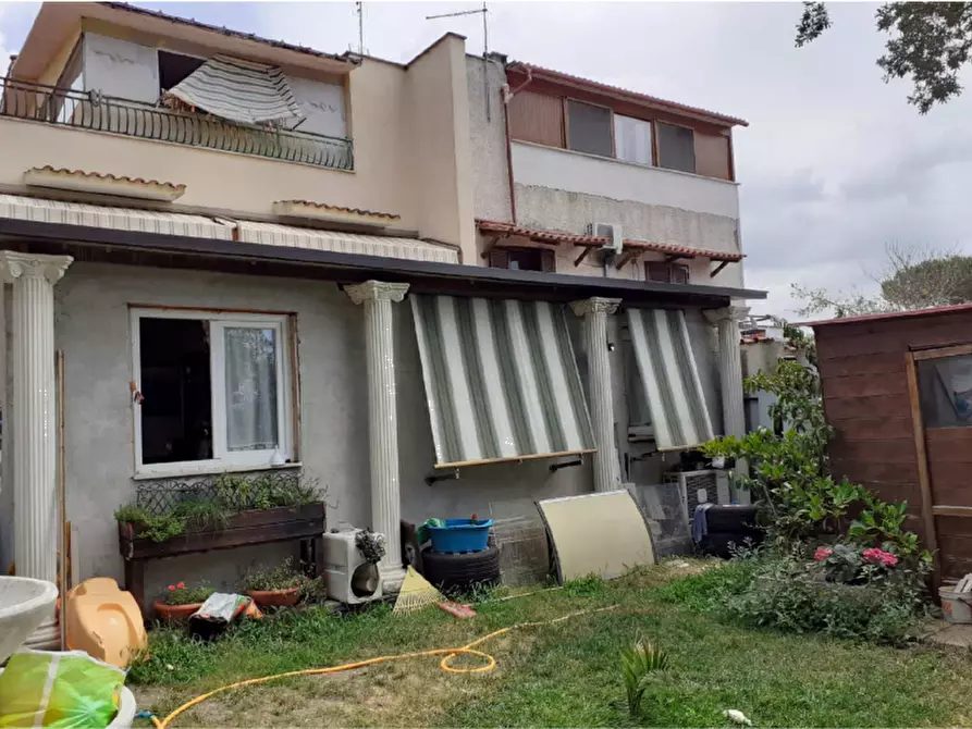 Immagine 5 di Villa in vendita  in Via delle Ghiandaie a Aprilia
