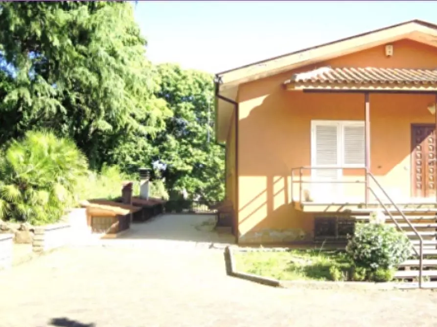 Immagine 1 di Villa in vendita  in Via Contrada Comune Ovest a Velletri