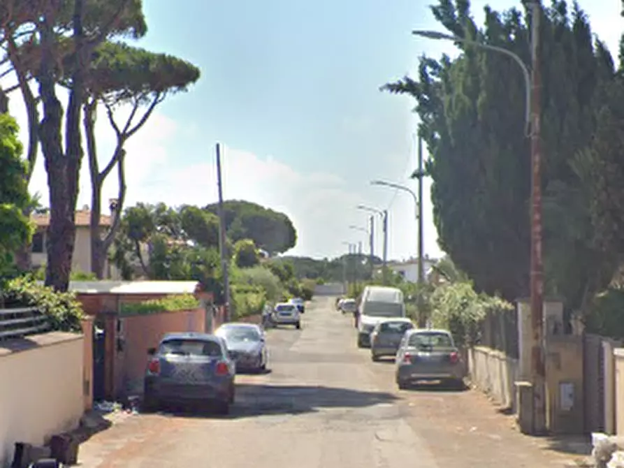 Immagine 2 di Appartamento in vendita  in Via Ugo Foscolo a Anzio