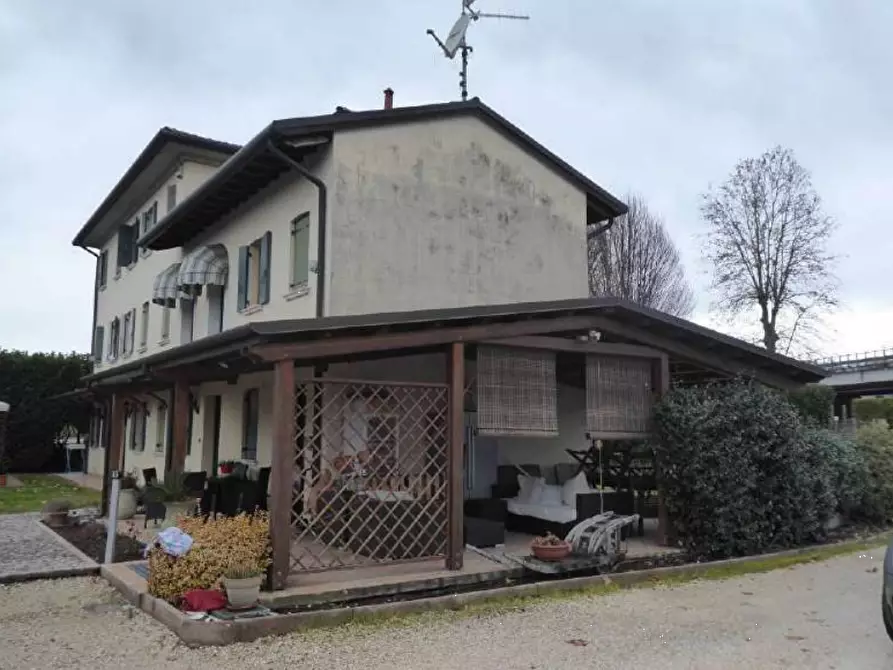 Immagine 2 di Casa indipendente in vendita  in Via menarè a Conegliano