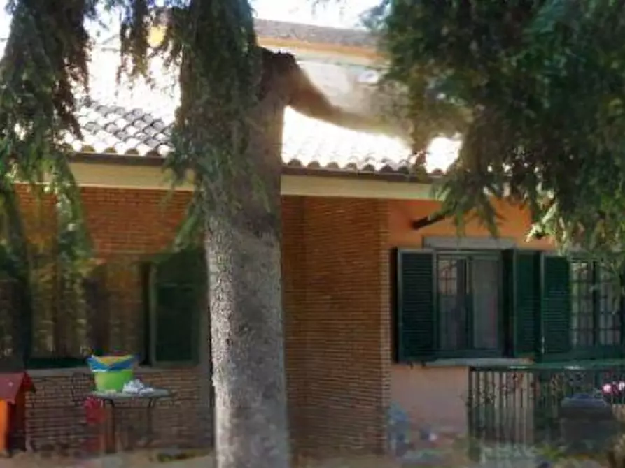 Immagine 2 di Villa in vendita  in Via Monasterace a Roma