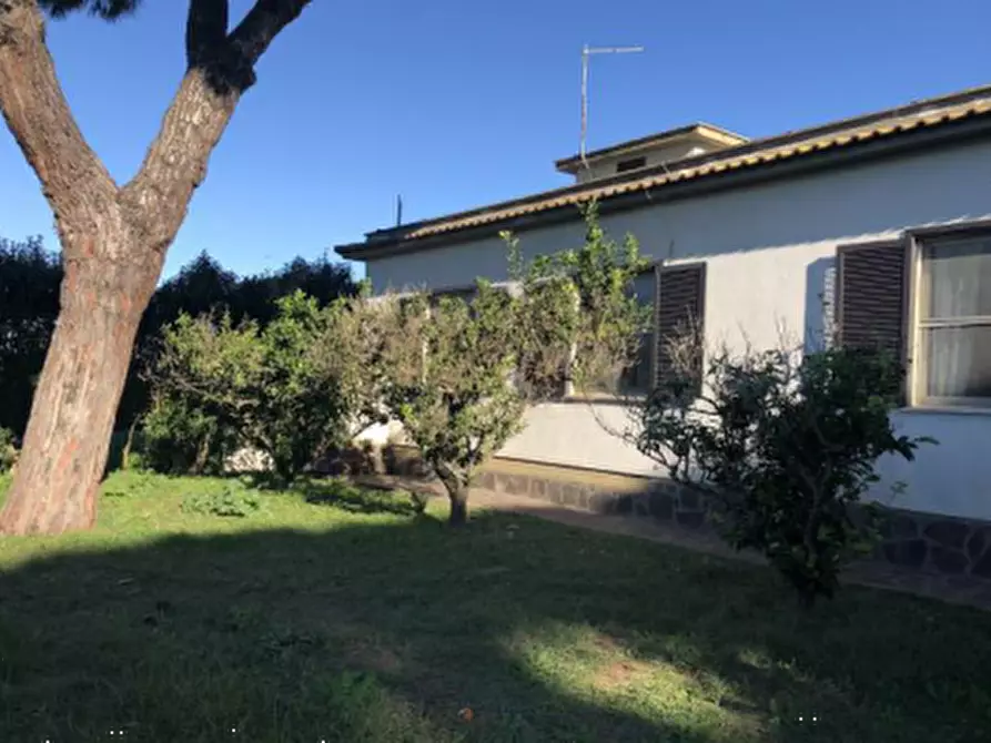 Immagine 4 di Villa in vendita  in Viale Maria  a Fiumicino