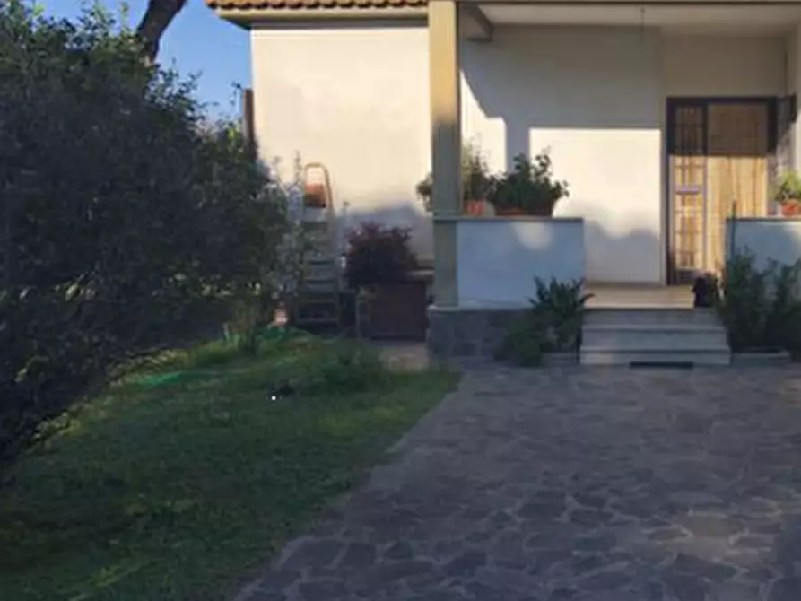 Immagine 6 di Villa in vendita  in Viale Maria  a Fiumicino