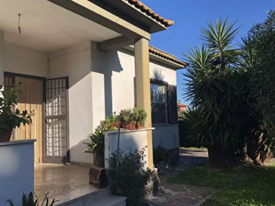 Immagine 1 di Villa in vendita  in Viale Maria  a Fiumicino