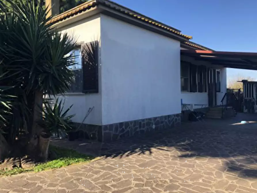 Immagine 10 di Villa in vendita  in Viale Maria  a Fiumicino