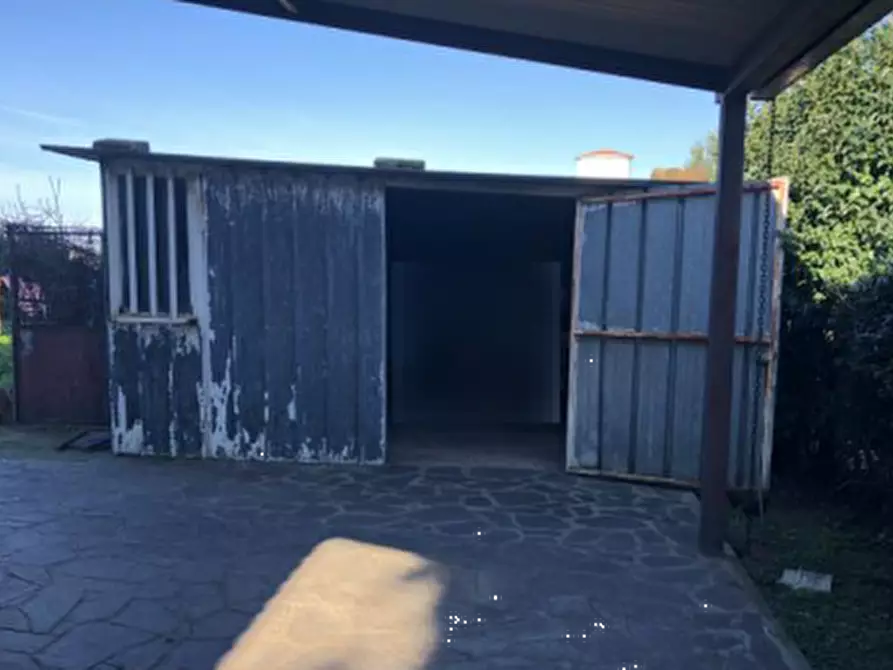 Immagine 13 di Villa in vendita  in Viale Maria  a Fiumicino