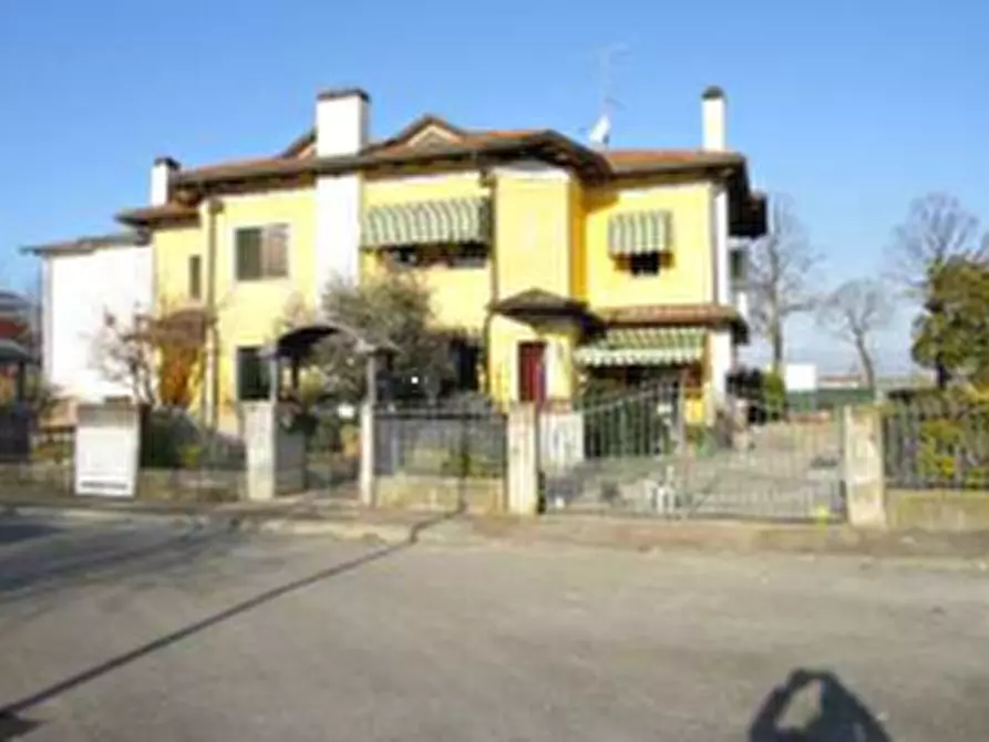 Immagine 5 di Casa bifamiliare in vendita  in Via Antonio Pacinotti a Pramaggiore