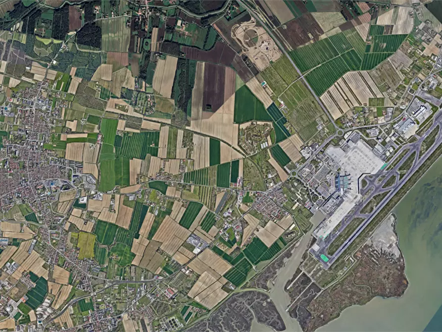 Immagine 13 di Garage in vendita  in Via Triestina a Venezia