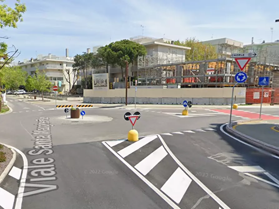 Immagine 9 di Magazzino in vendita  in Piazza Piave a Caorle