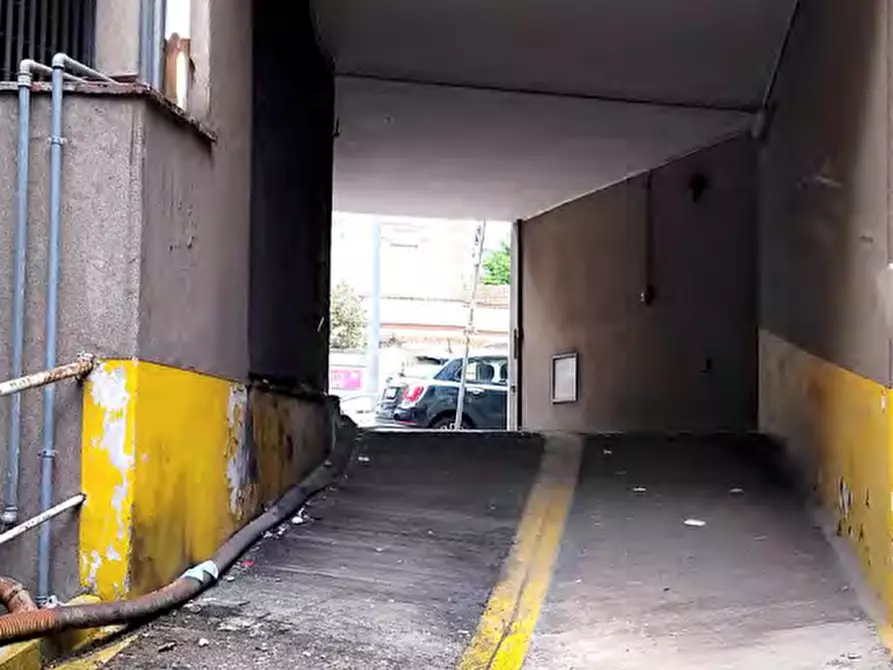 Immagine 5 di Garage in vendita  in Via Padova a Milano