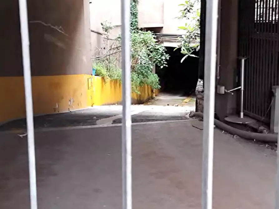 Immagine 6 di Garage in vendita  in Via Padova a Milano