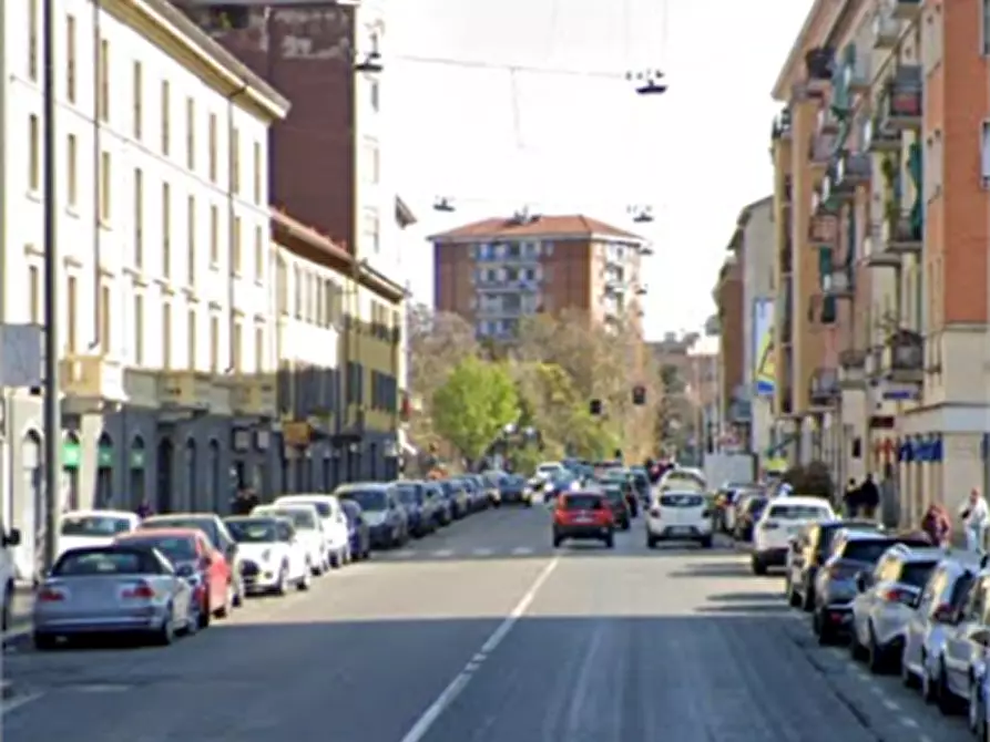 Immagine 10 di Garage in vendita  in Via Padova a Milano