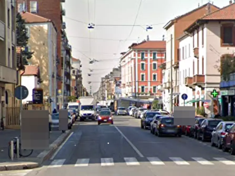 Immagine 11 di Garage in vendita  in Via Padova a Milano