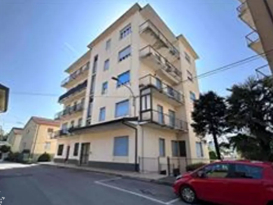 Immagine 3 di Appartamento in vendita  in Via de Marchi a Monticello Brianza