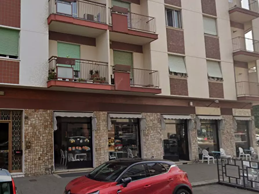 Immagine 3 di Negozio in vendita  in Via Isonzo a Torino
