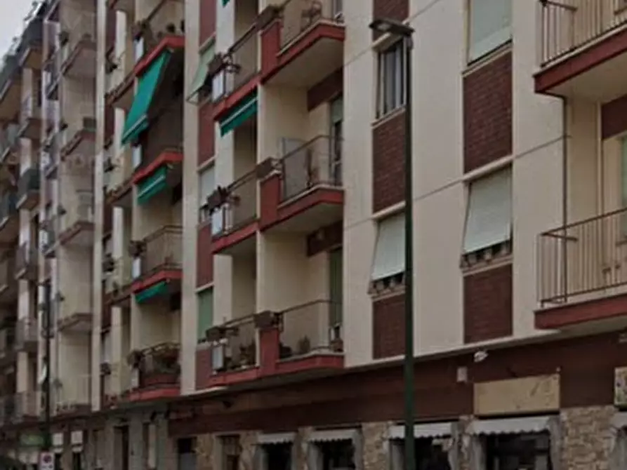 Immagine 4 di Negozio in vendita  in Via Isonzo a Torino