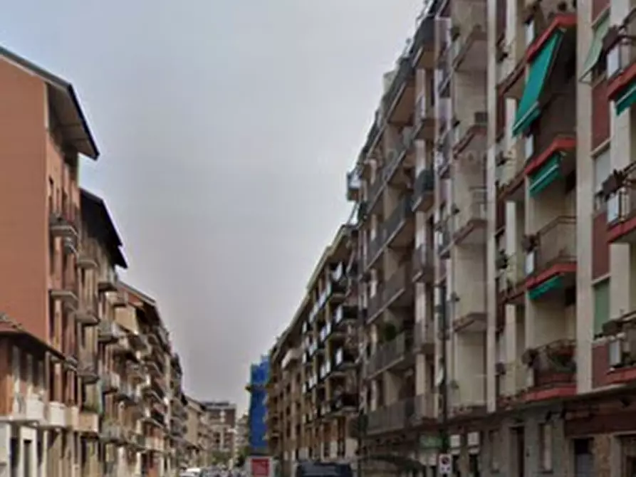 Immagine 5 di Negozio in vendita  in Via Isonzo a Torino