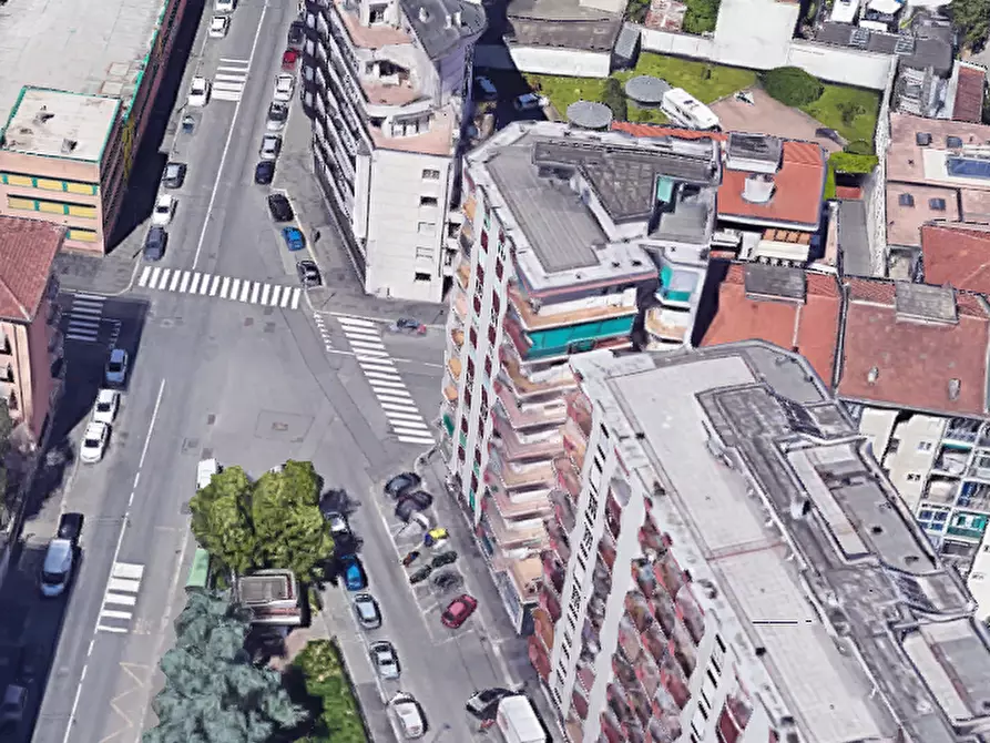 Immagine 12 di Negozio in vendita  in Via Isonzo a Torino