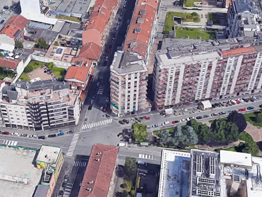 Immagine 13 di Negozio in vendita  in Via Isonzo a Torino