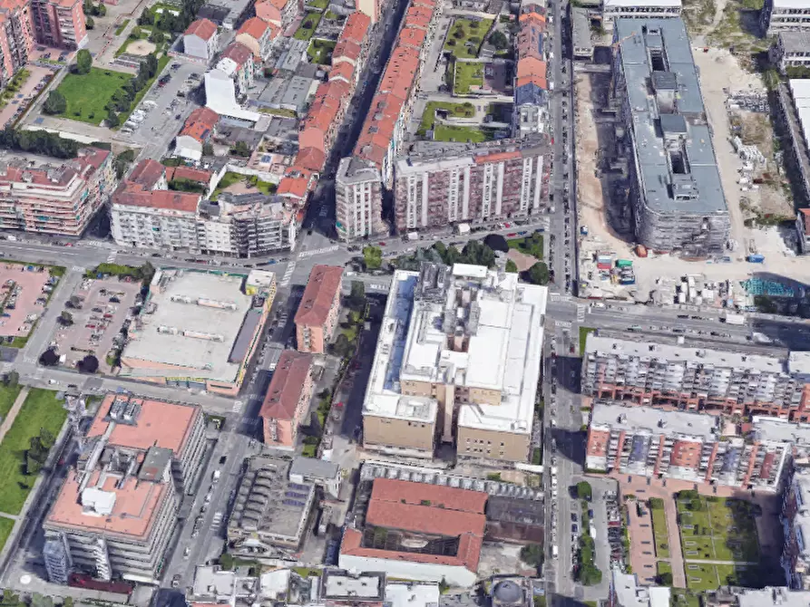 Immagine 14 di Negozio in vendita  in Via Isonzo a Torino