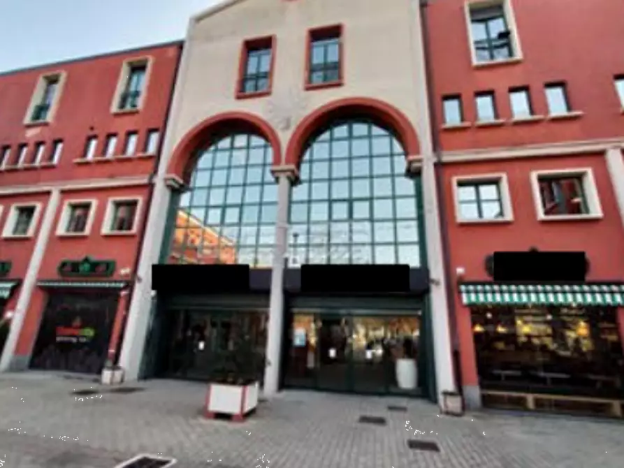 Immagine 2 di Negozio in vendita  in Via Conte Rossi di Montelera a Chieri