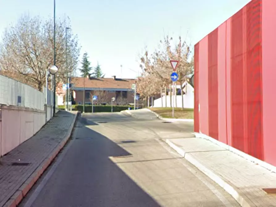 Immagine 10 di Negozio in vendita  in Via Conte Rossi di Montelera a Chieri