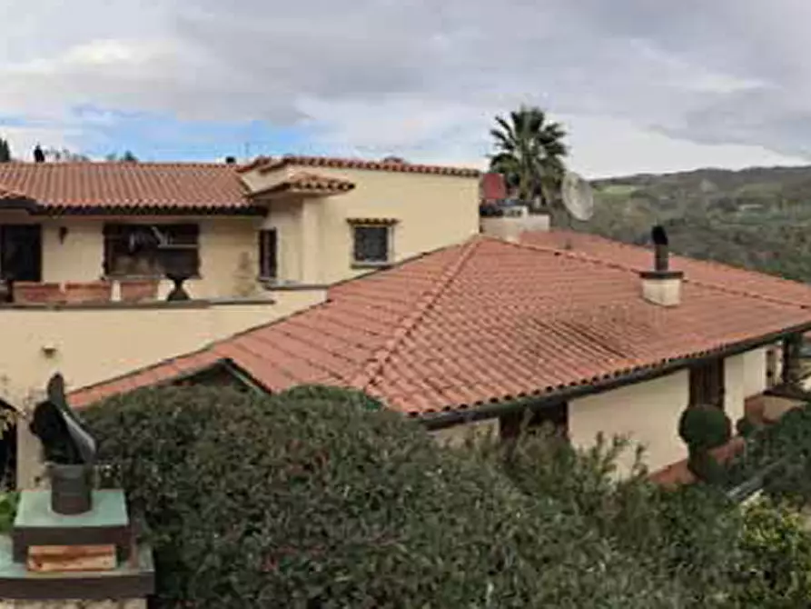 Immagine 1 di Casa indipendente in vendita  in Via Michelangelo Buonarotti a Vaiano