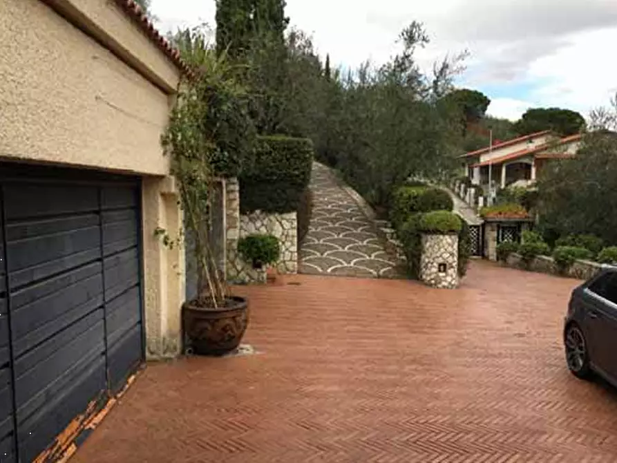 Immagine 11 di Casa indipendente in vendita  in Via Michelangelo Buonarotti a Vaiano