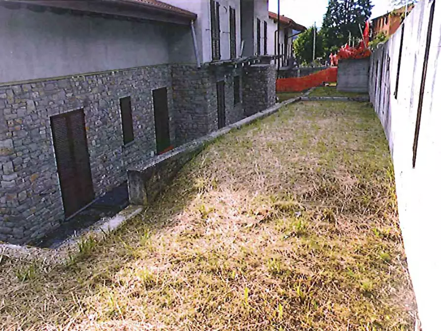 Immagine 6 di Appartamento in vendita  in Via Papa Giovanni XXIII a Caprino Bergamasco