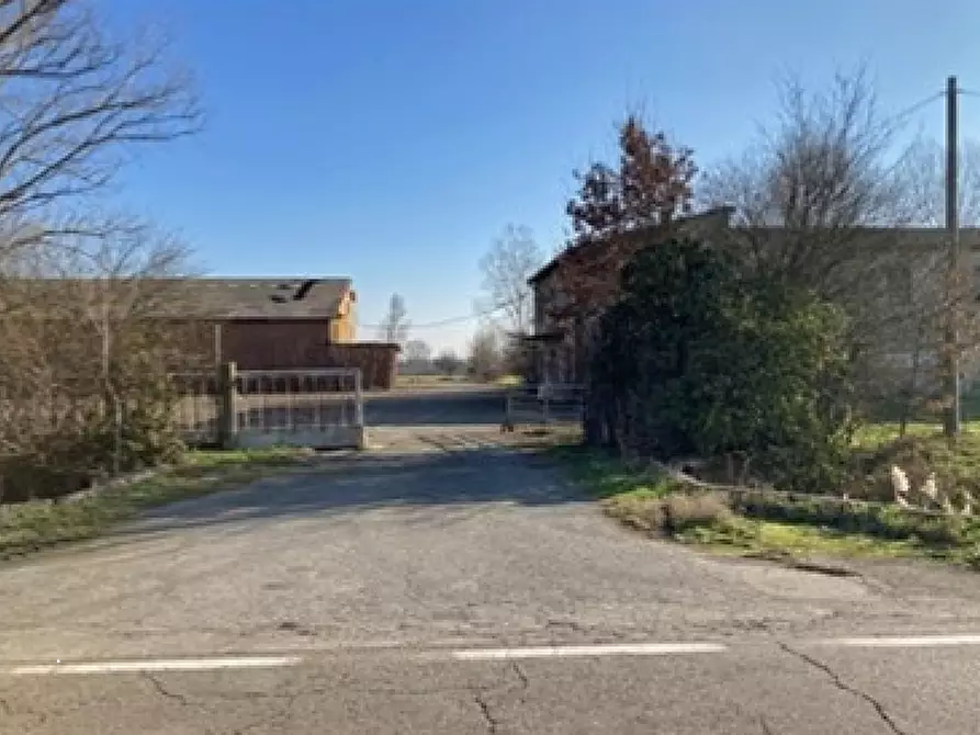 Immagine 10 di Stabile in vendita  in Via Canale Carpi a Campogalliano