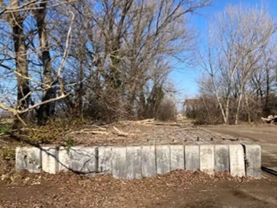 Immagine 14 di Stabile in vendita  in Via Canale Carpi a Campogalliano