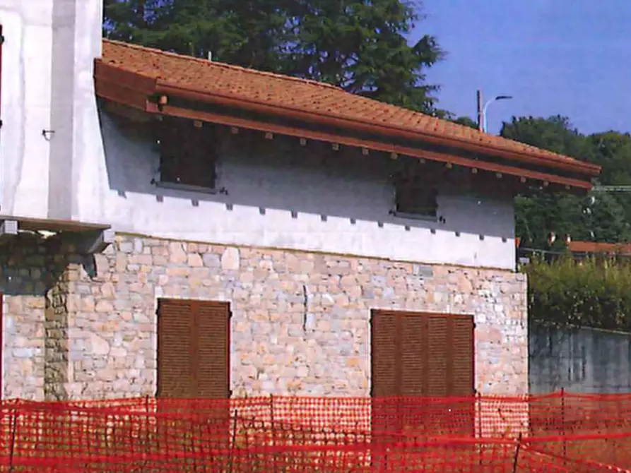 Immagine 1 di Appartamento in vendita  in  Via Papa Giovanni XXIII a Caprino Bergamasco