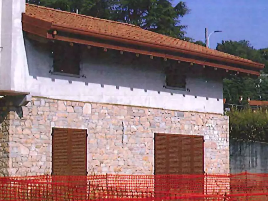 Immagine 2 di Appartamento in vendita  in  Via Papa Giovanni XXIII a Caprino Bergamasco