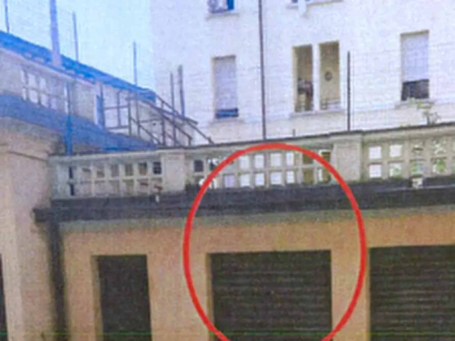 Immagine 2 di Garage in vendita  in Via Diaz  a Brescia