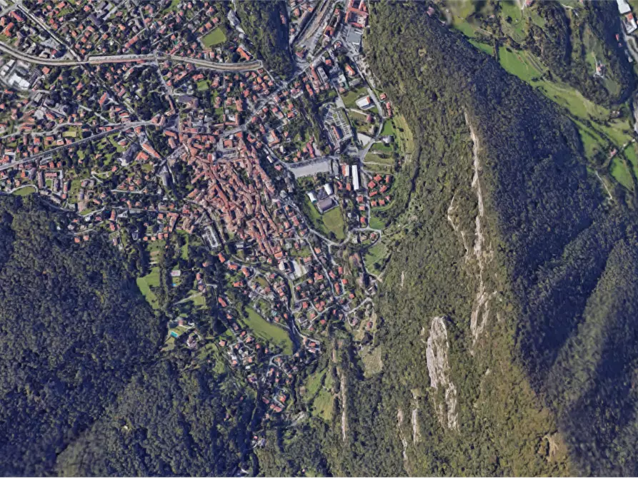 Immagine 19 di Appartamento in vendita  in Via Torre a Canzo