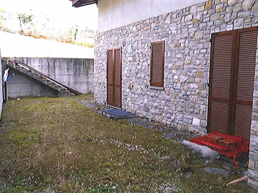 Immagine 2 di Appartamento in vendita  in Viale Papa Giovanni a Caprino Bergamasco