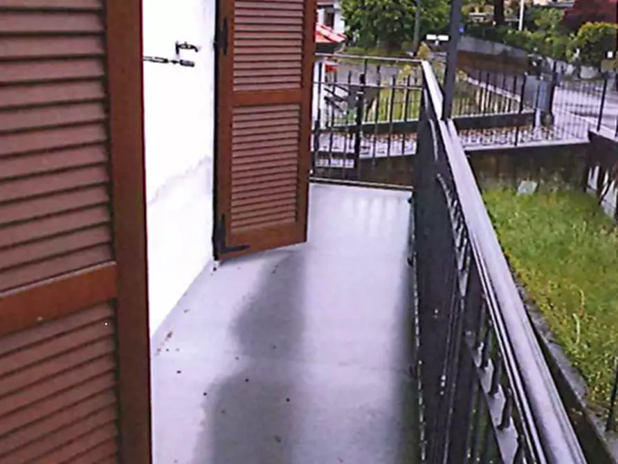 Immagine 5 di Appartamento in vendita  in Viale Papa Giovanni a Caprino Bergamasco