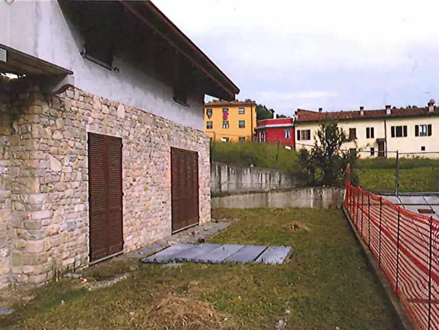 Immagine 9 di Appartamento in vendita  in Viale Papa Giovanni a Caprino Bergamasco