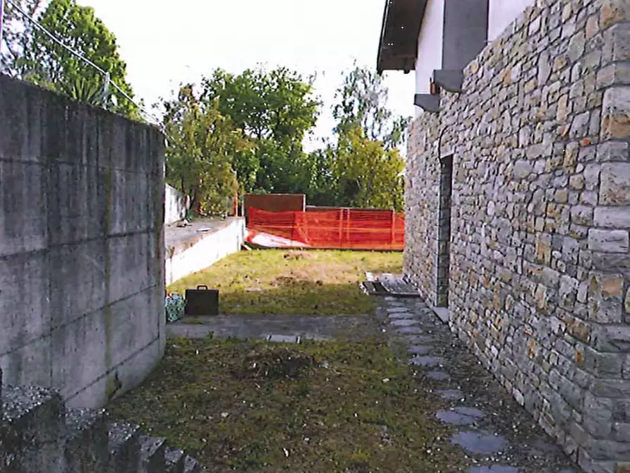 Immagine 10 di Appartamento in vendita  in Viale Papa Giovanni a Caprino Bergamasco