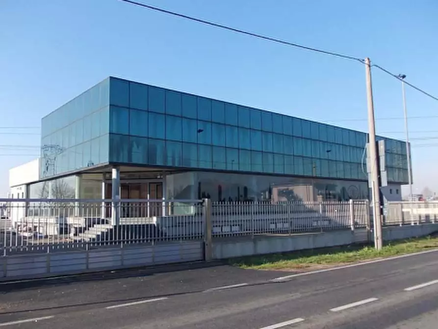 Immagine 1 di Negozio in vendita  in Via Espinasse a Magenta