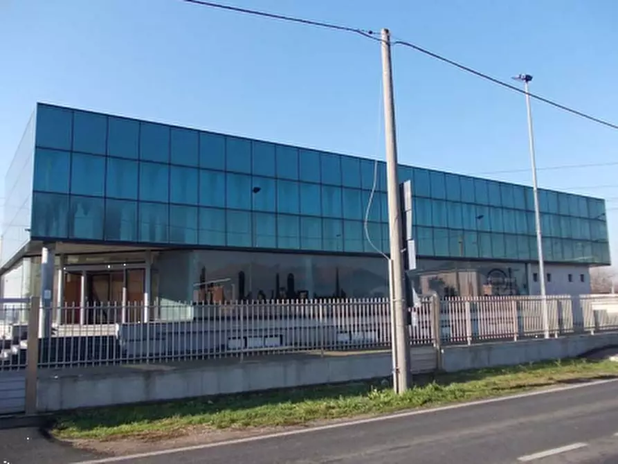 Immagine 2 di Negozio in vendita  in Via Espinasse a Magenta